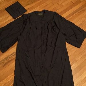 Undergrad Graduation Cap & Gown Size 6’0”-6’2” Oak Hall GreenWeaver